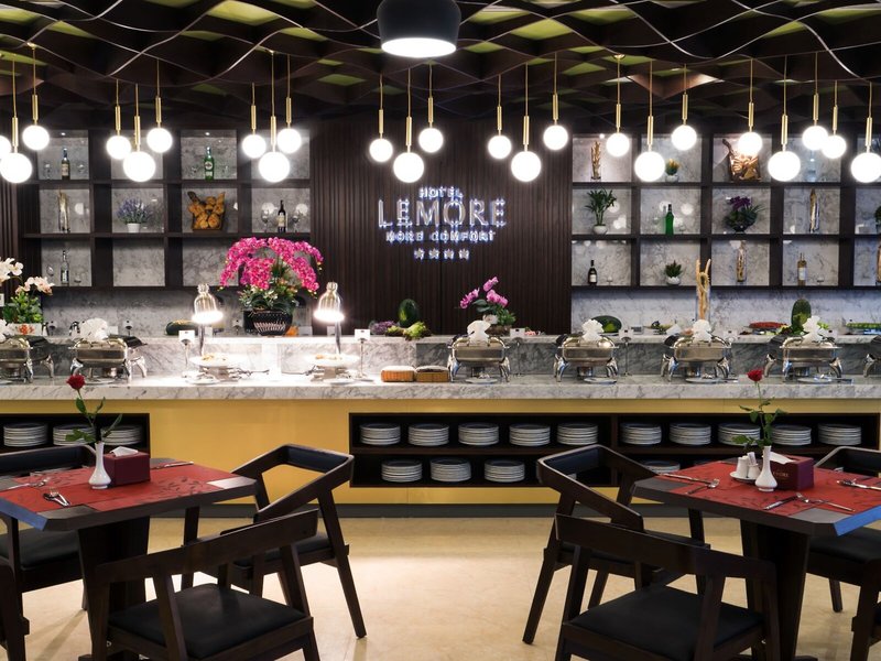 Le More Hotel
